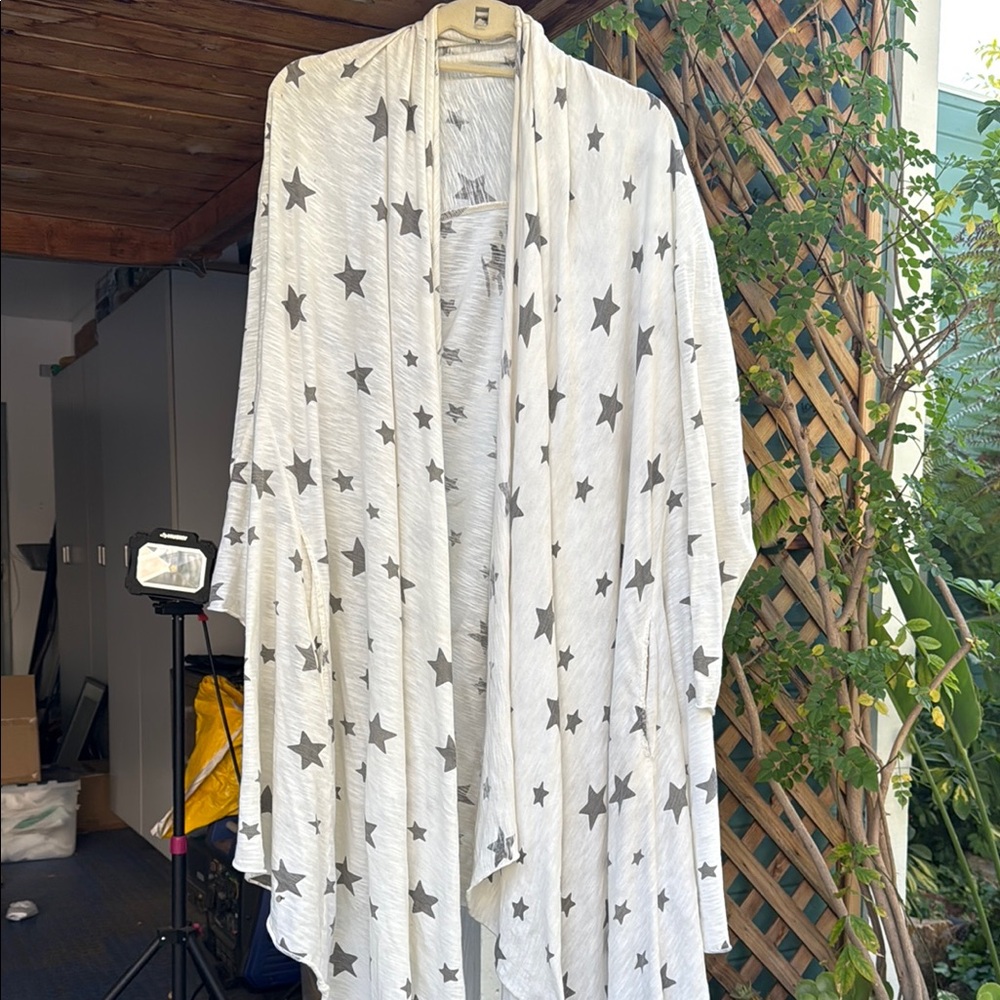 Magnolia Pearl White Star Patterned Kimono